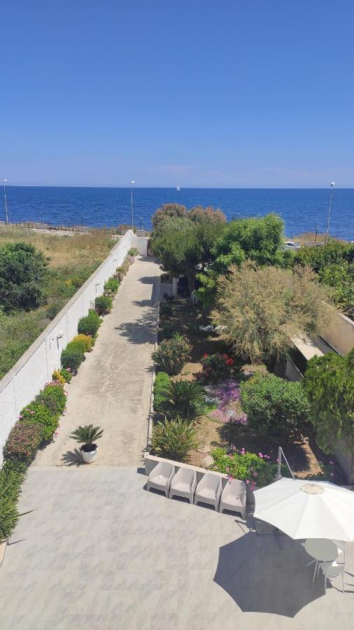 Seagull Apartments - Front And Sea View & Airport バーリ エクステリア 写真