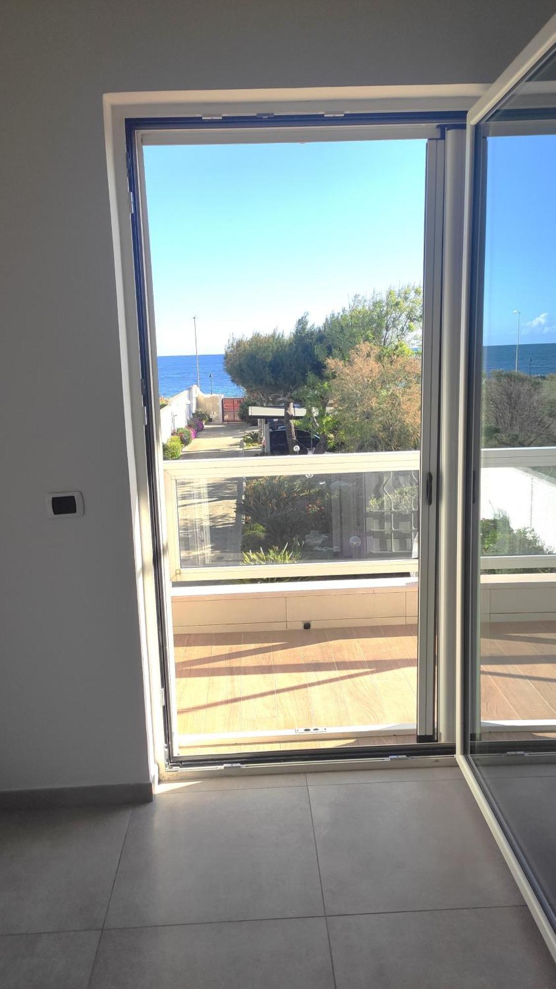 Seagull Apartments - Front And Sea View & Airport バーリ エクステリア 写真